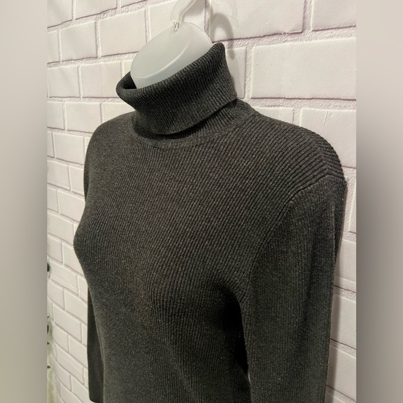 PREMISE women gray turtle neck sweater /size L - Picture 4 of 8